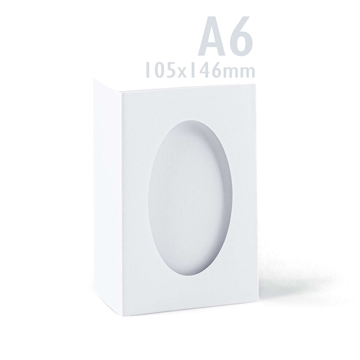 Conjunto de cartões brancos dobrados em três com janela oval