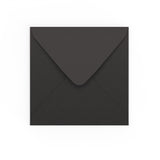 Envelope preto com aba em V 155×155 mm